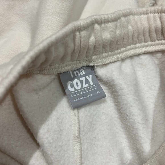 Aritzia White/Cream Sweatpants - Picture 2 of 2